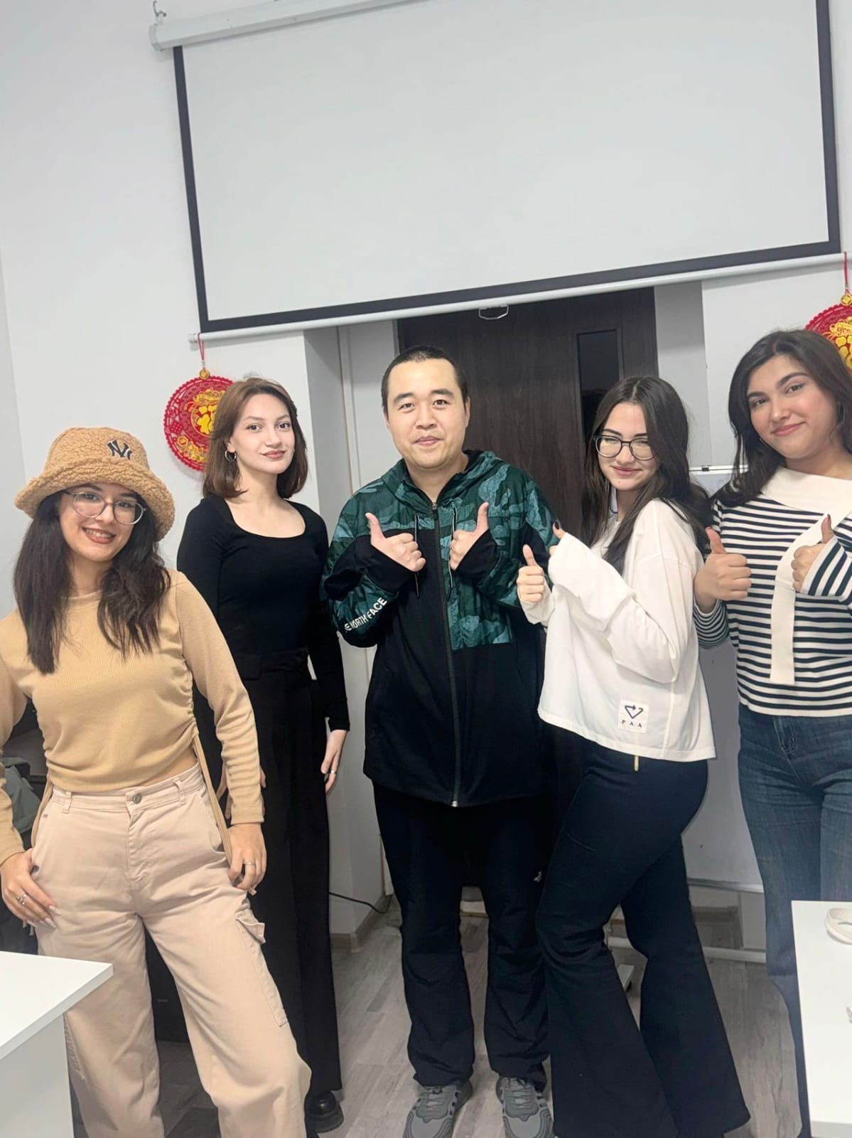 Çinli müəllim: Azərbaycanda ali məktəblər az sayda tələbəni yaşayış yeri ilə təmin edir