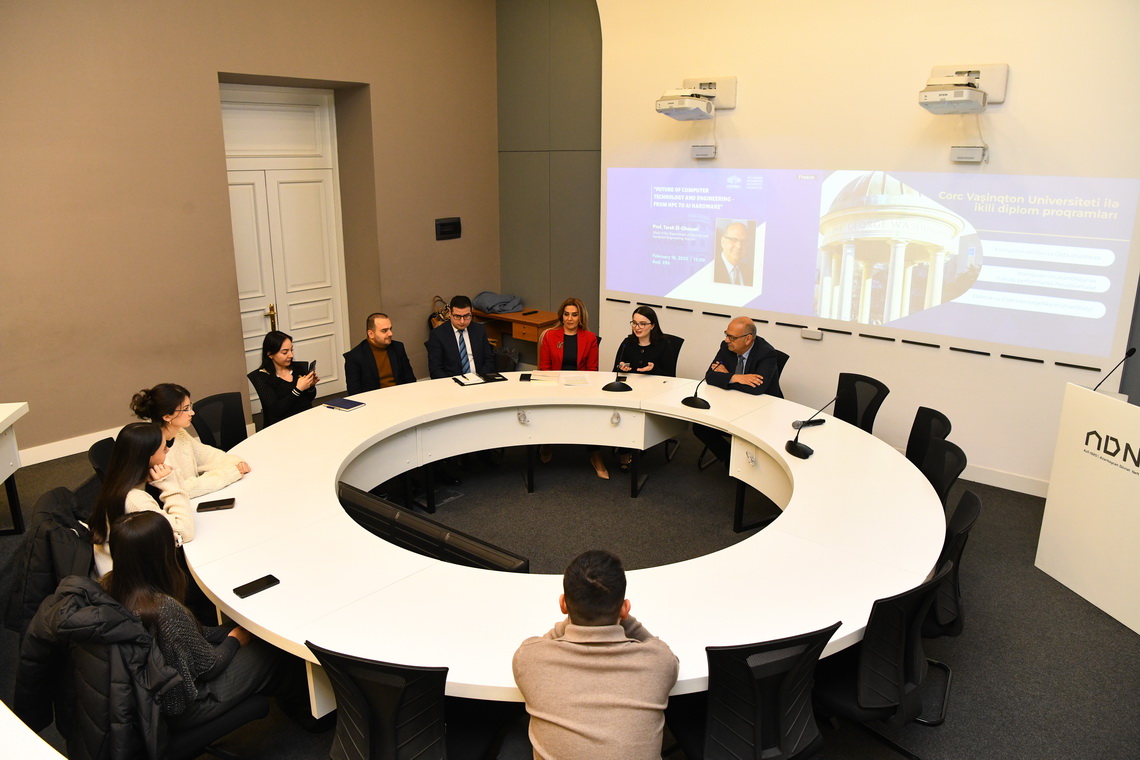 Corc Vaşinqton Universitetinin professoru ADNSU-da seminar keçib
