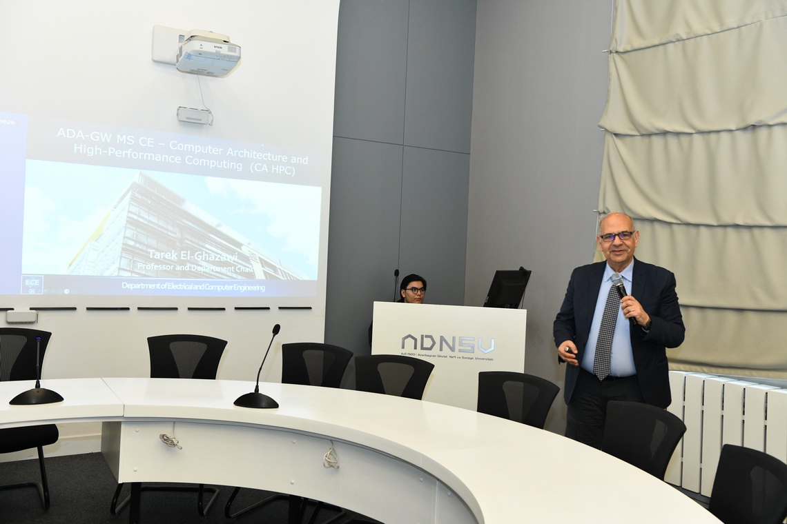 Corc Vaşinqton Universitetinin professoru ADNSU-da seminar keçib