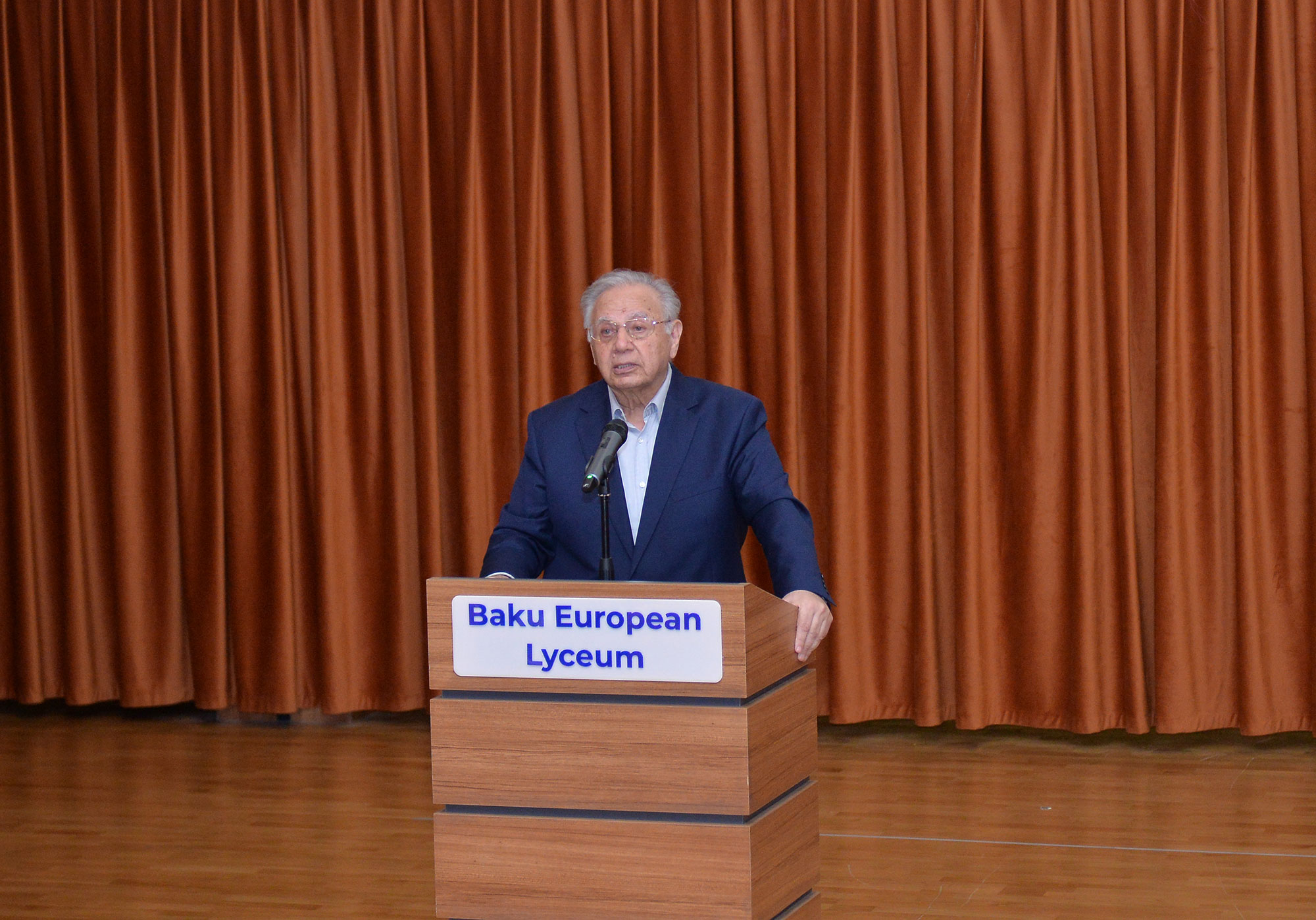 “Danışır təcrübə” layihəsinin qonağı Həsən Həsənov olub 