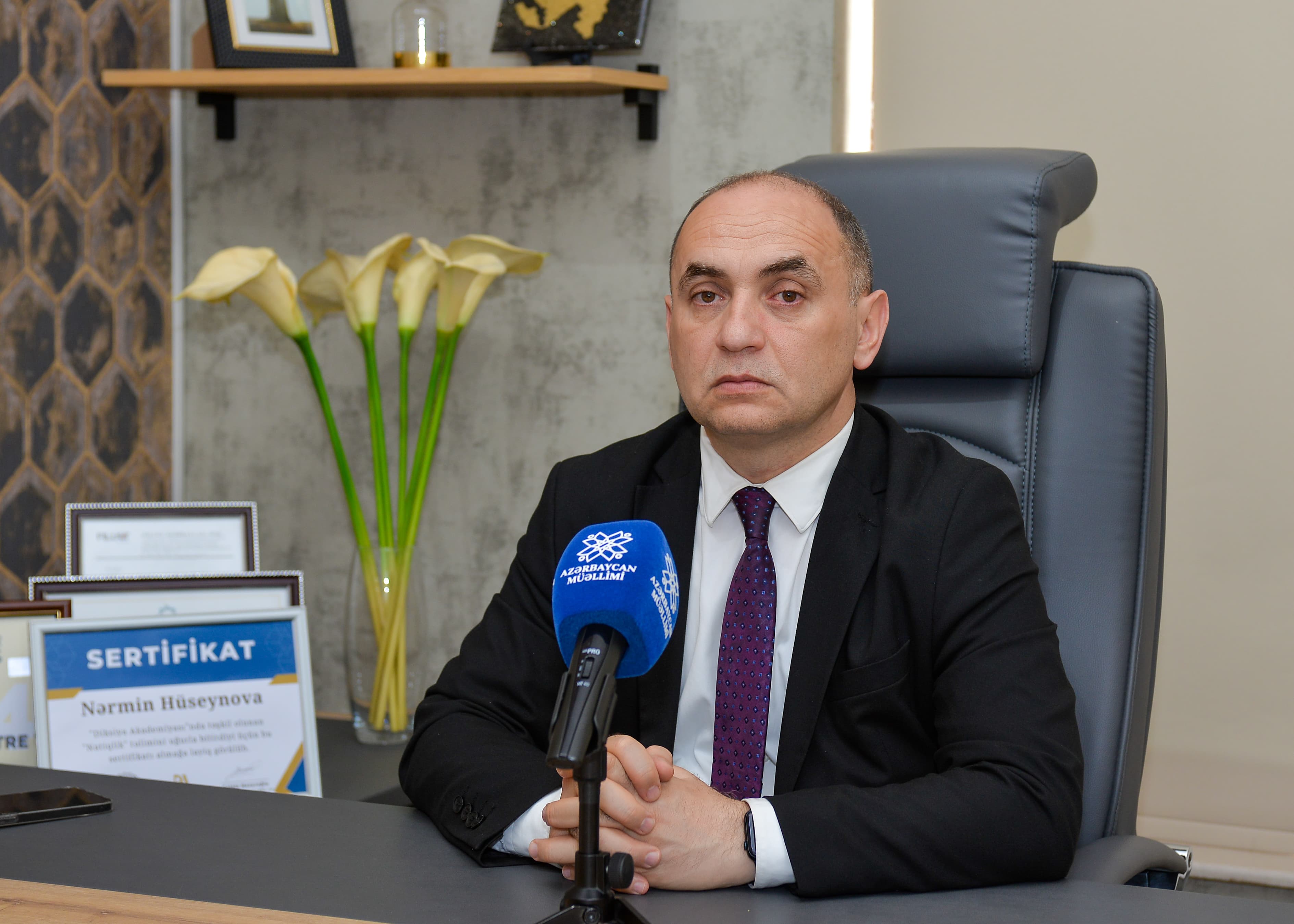 Deputat: Mətbu orqanlar müəllimin nüfuzunu qorumalıdır 