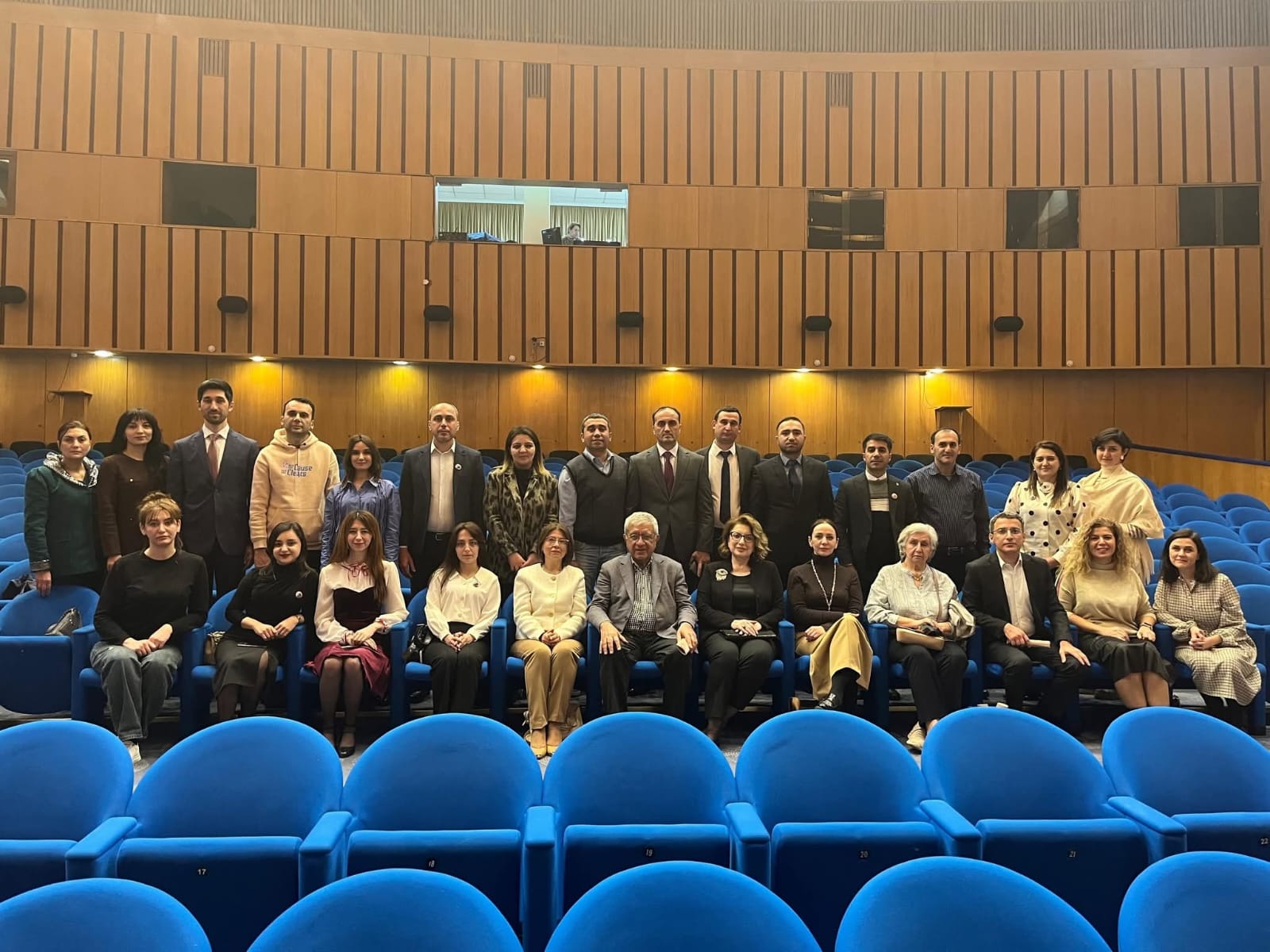 Dərs otağından yay düşərgəsinə: Bahar müəllimin fərqli dərsləri