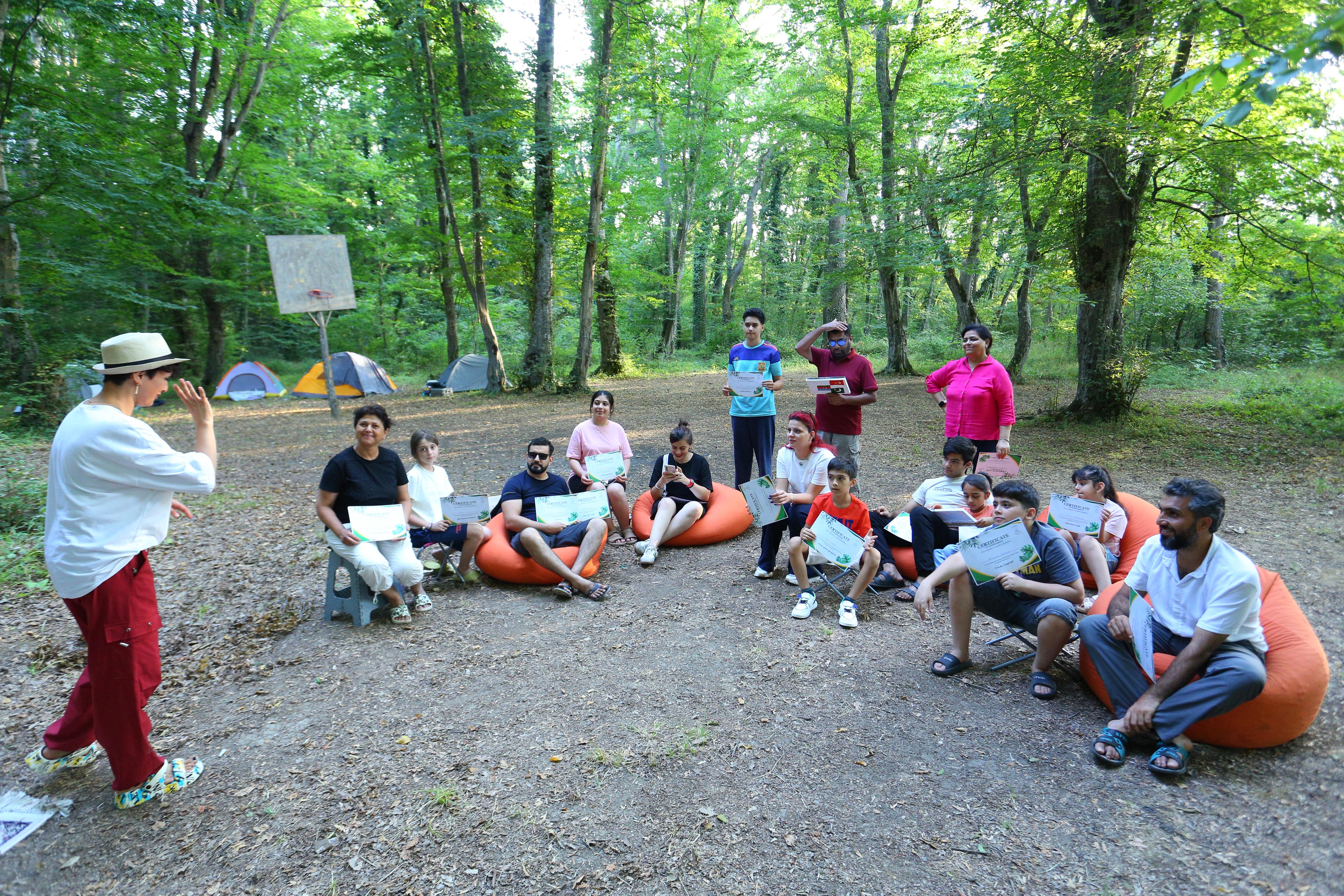 Dərs otağından yay düşərgəsinə: Bahar müəllimin fərqli dərsləri