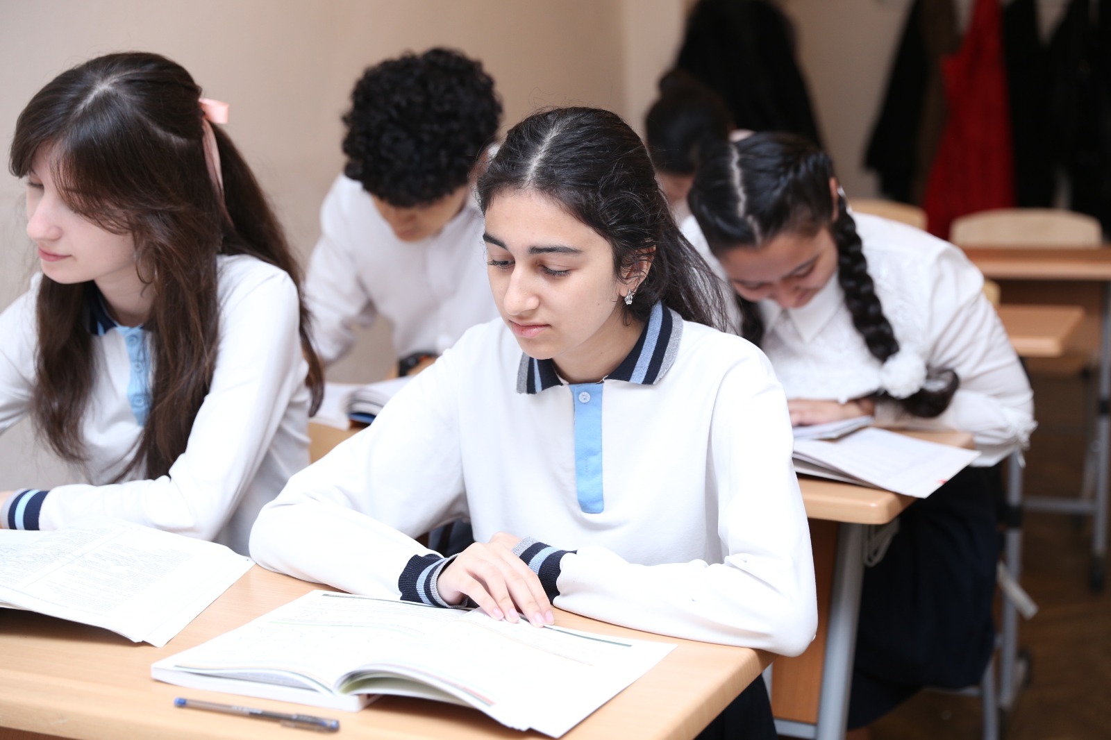 Dərsliklərin dili şagirdlər üçün anlaşılandırmı? 