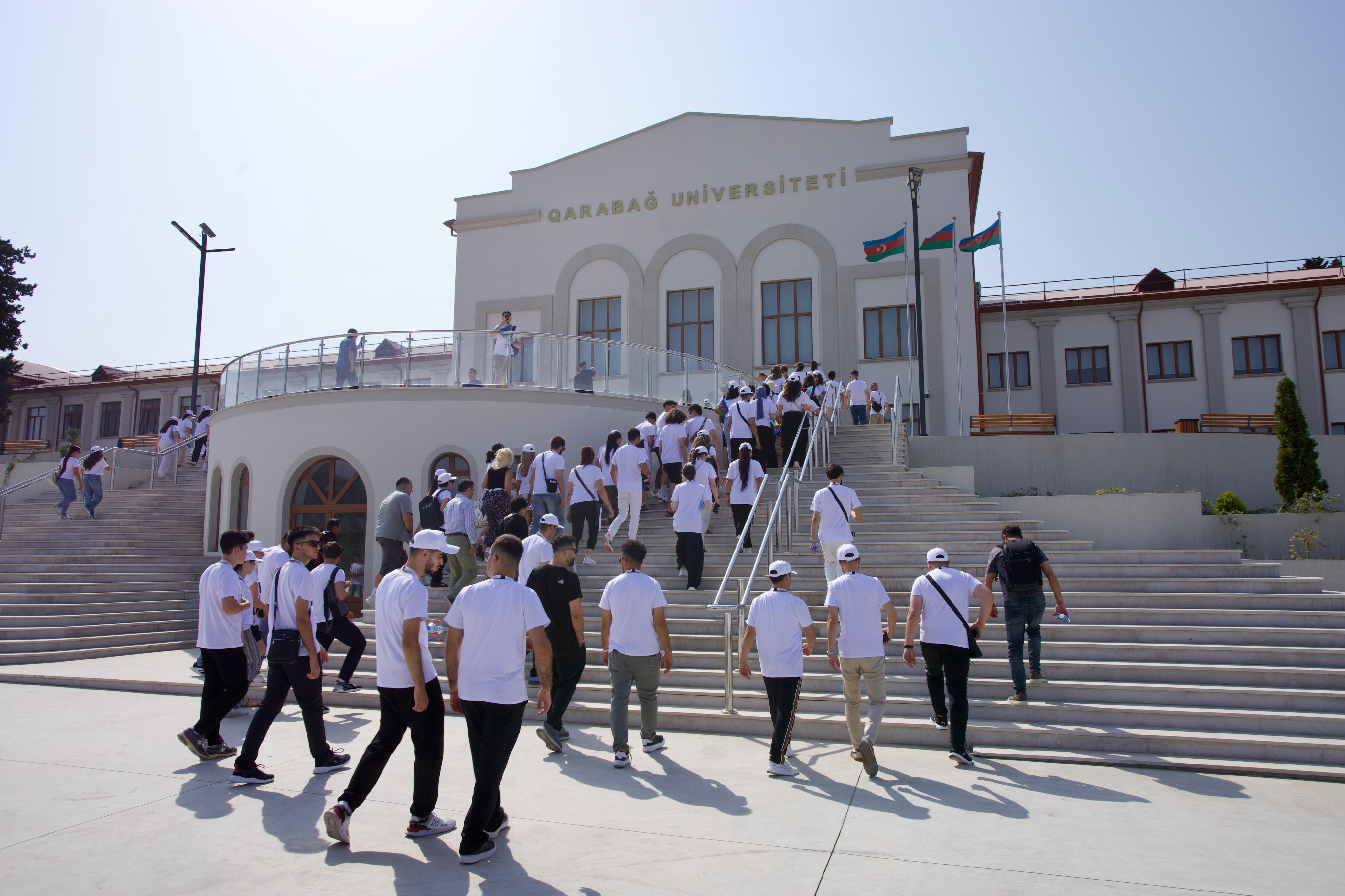 Diaspor gəncləri Qarabağ Universitetində olublar