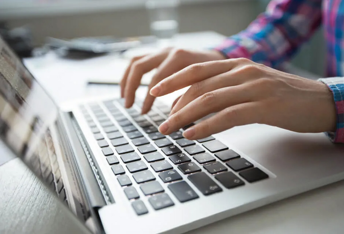 Dissertasiya yazmaq biznesə çevrilib: Şirkətlər yazır, tələbələr müdafiə edir 