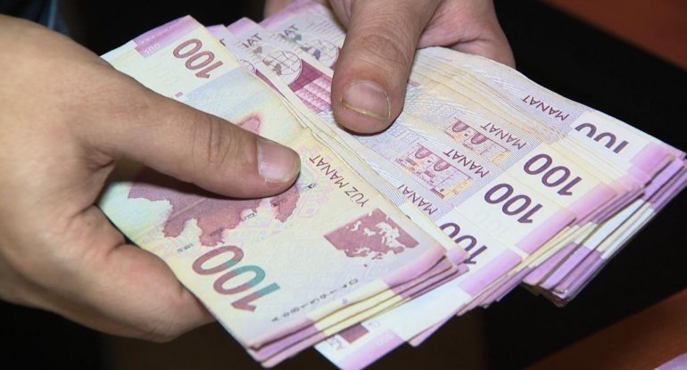 Dövlət müəssisələrində çalışanların maaşlarının yeni məbləği təsdiqlənib 