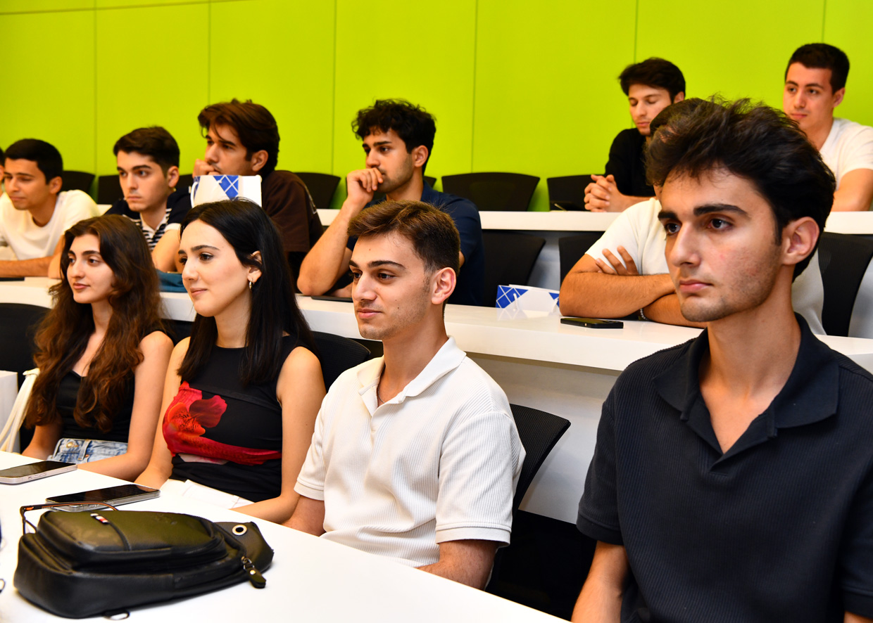 Dövlət Proqramı çərçivəsində xaricdə təhsil alacaq ADNSU məzunları ilə görüş keçirilib