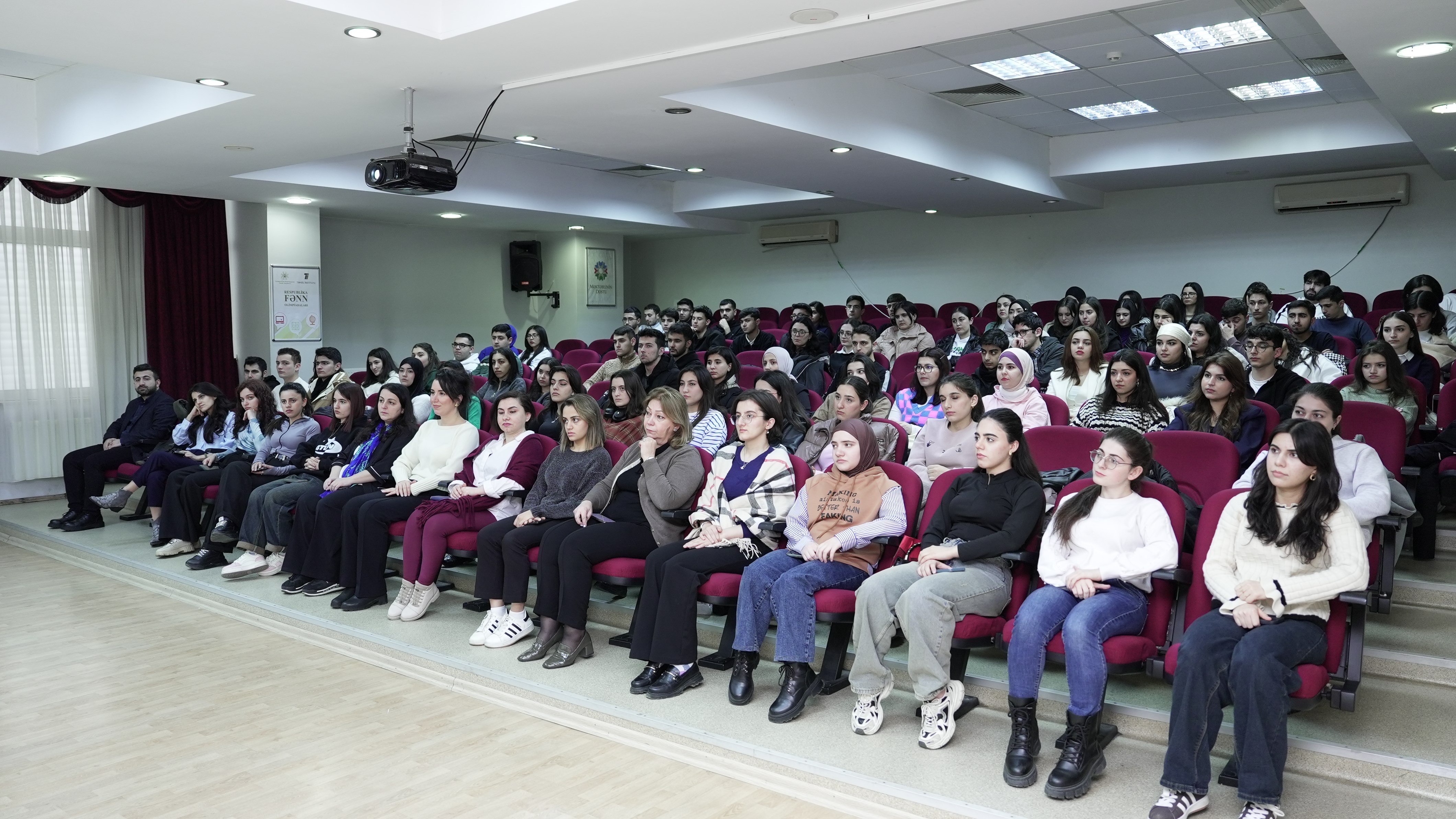 Dövlət Proqramı İdarəetmə Qrupu SABAH qruplarının tələbələri ilə görüşüb