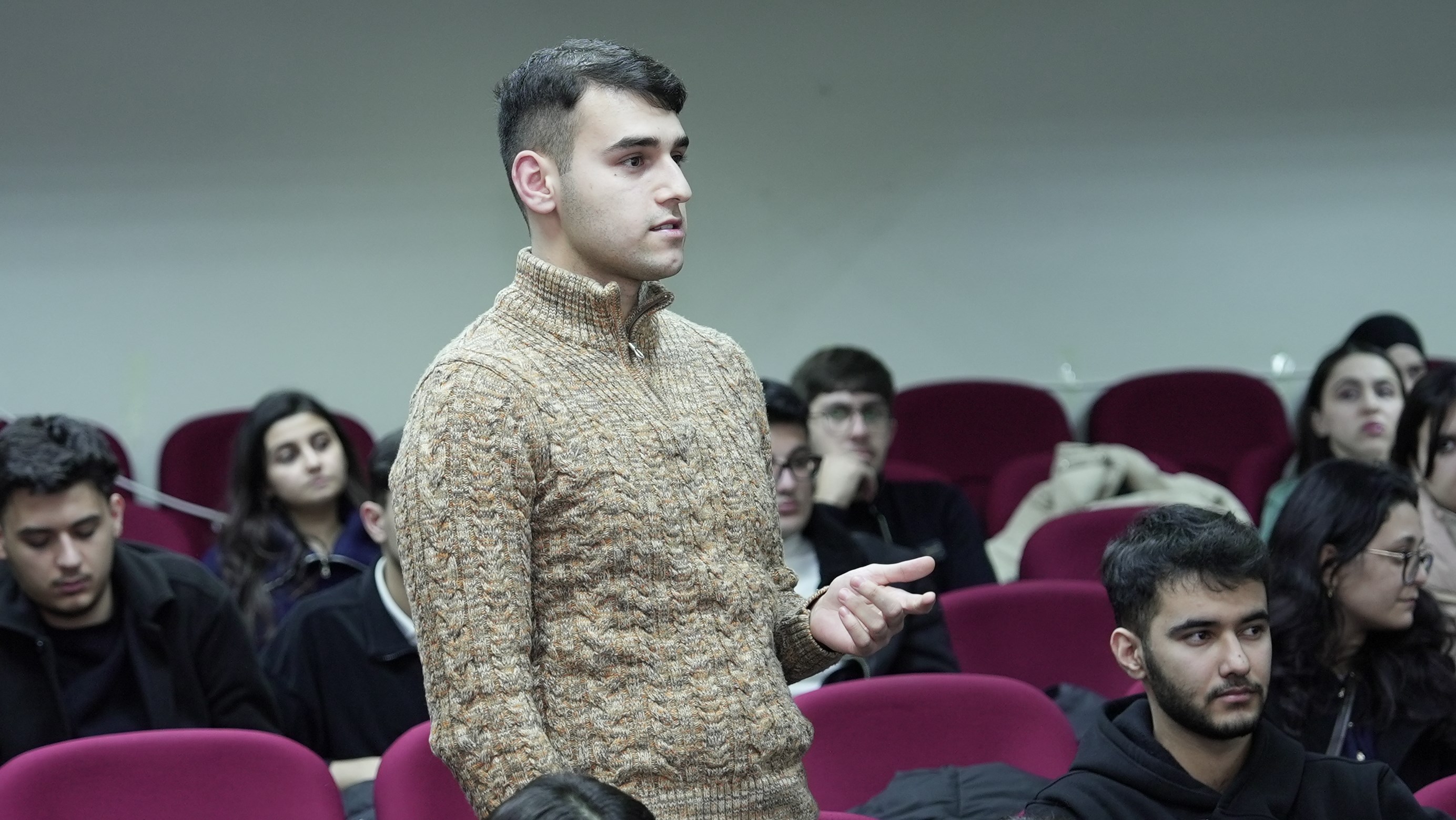 Dövlət Proqramı İdarəetmə Qrupu SABAH qruplarının tələbələri ilə görüşüb