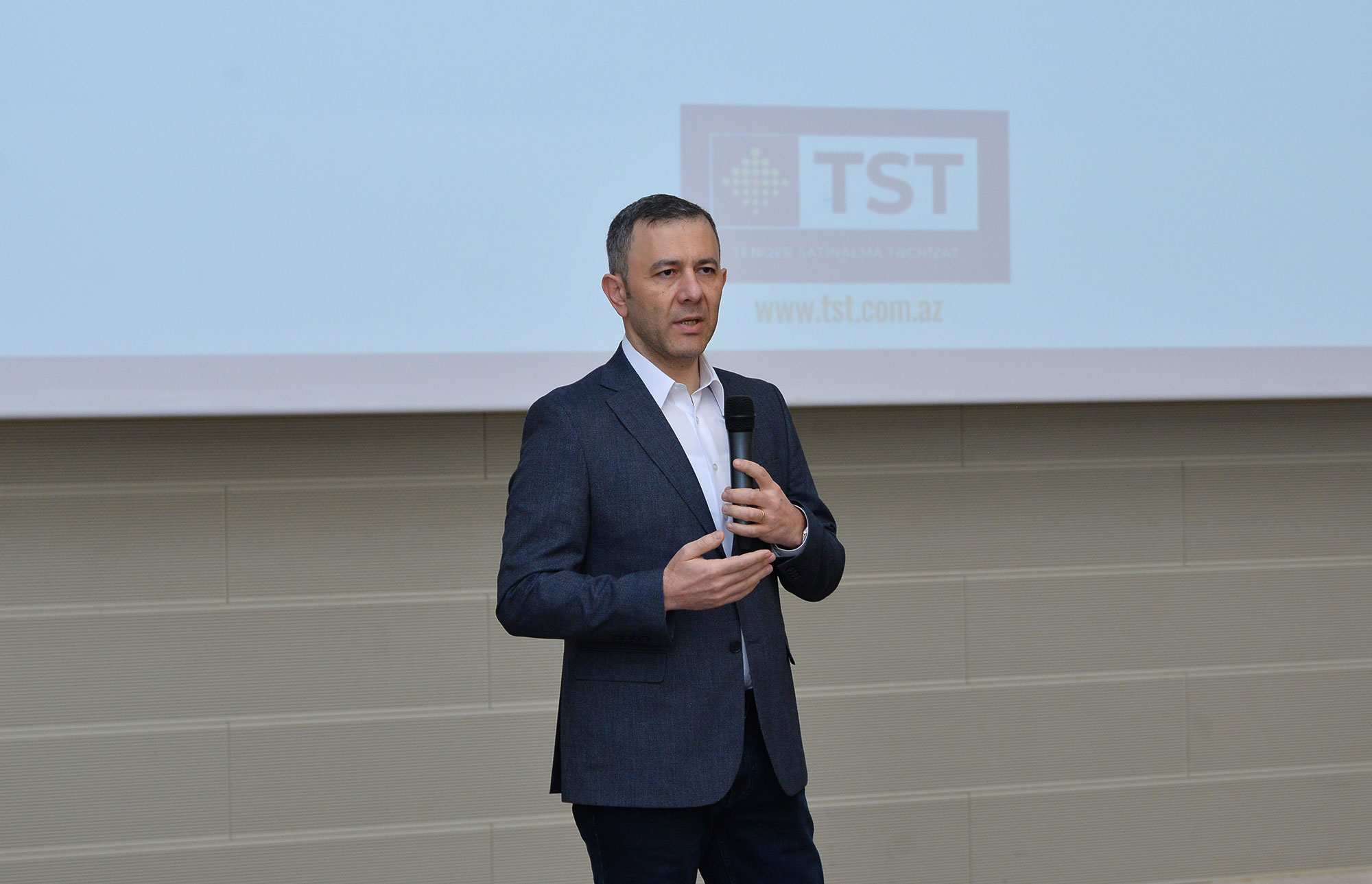 "Dövlət satınalmaları haqqında yeni qanun: bir ilin təcrübəsi və çıxarılmış dərslər" mövzusunda təlim keçirilib