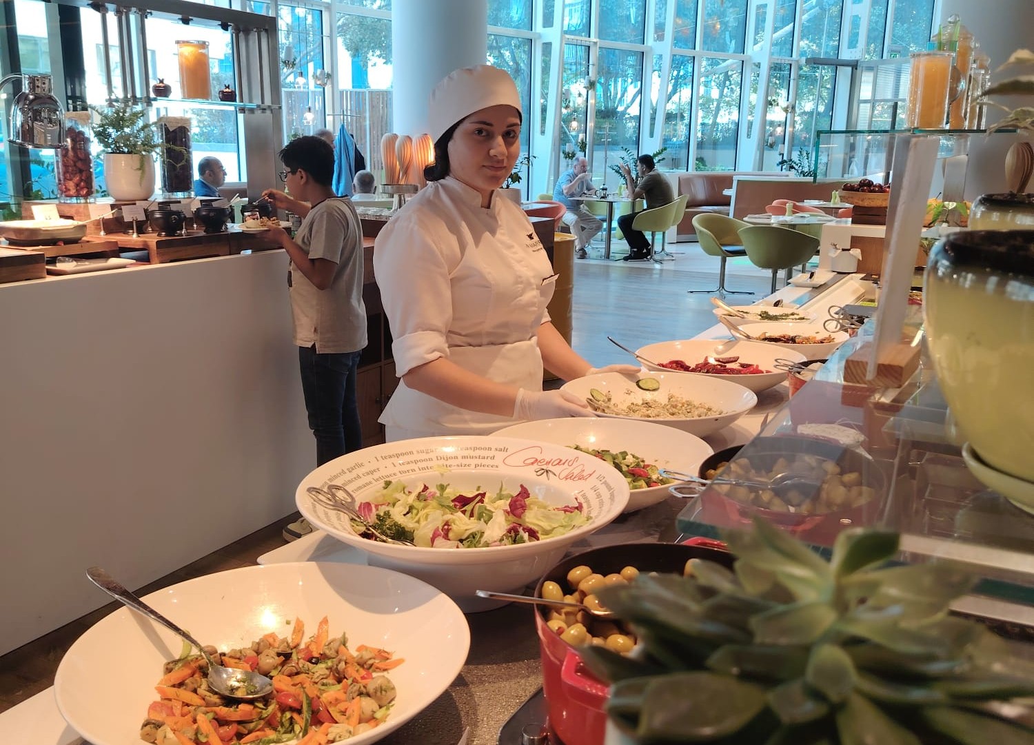 Dual təhsil həyatını dəyişdi – Manikürçü idi, indi bölmə şefidir 