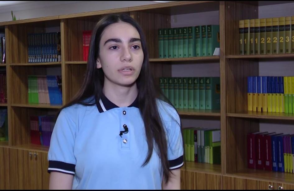 Dünyanın ən seçilən tələbələrindən biri - 6 yaşından ingilis dilində danışır 