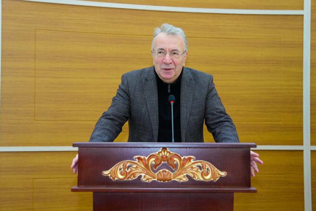 Dünyaşöhrətli alim rektorun müşaviri təyin edildi