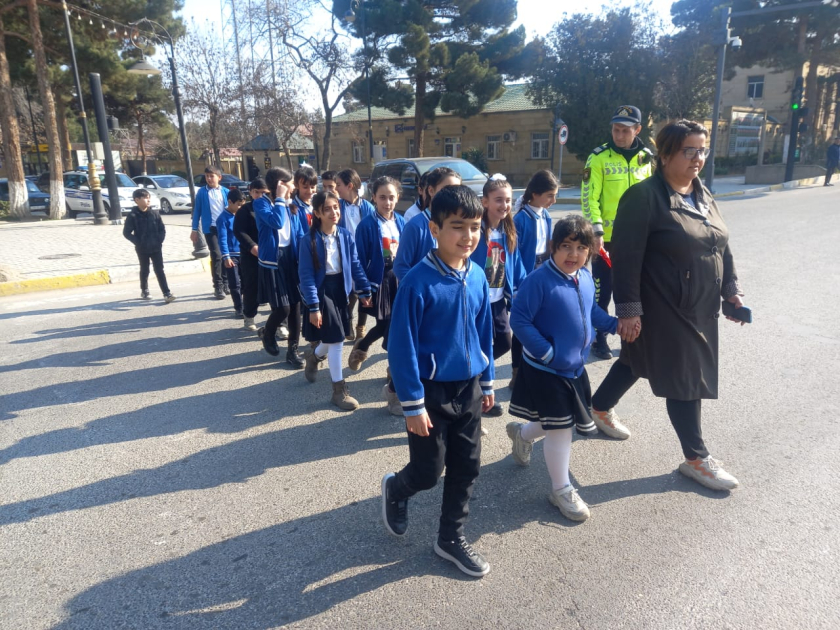 DYP əməkdaşları Şabranda məktəblilərlə maarifləndirici görüş keçirib