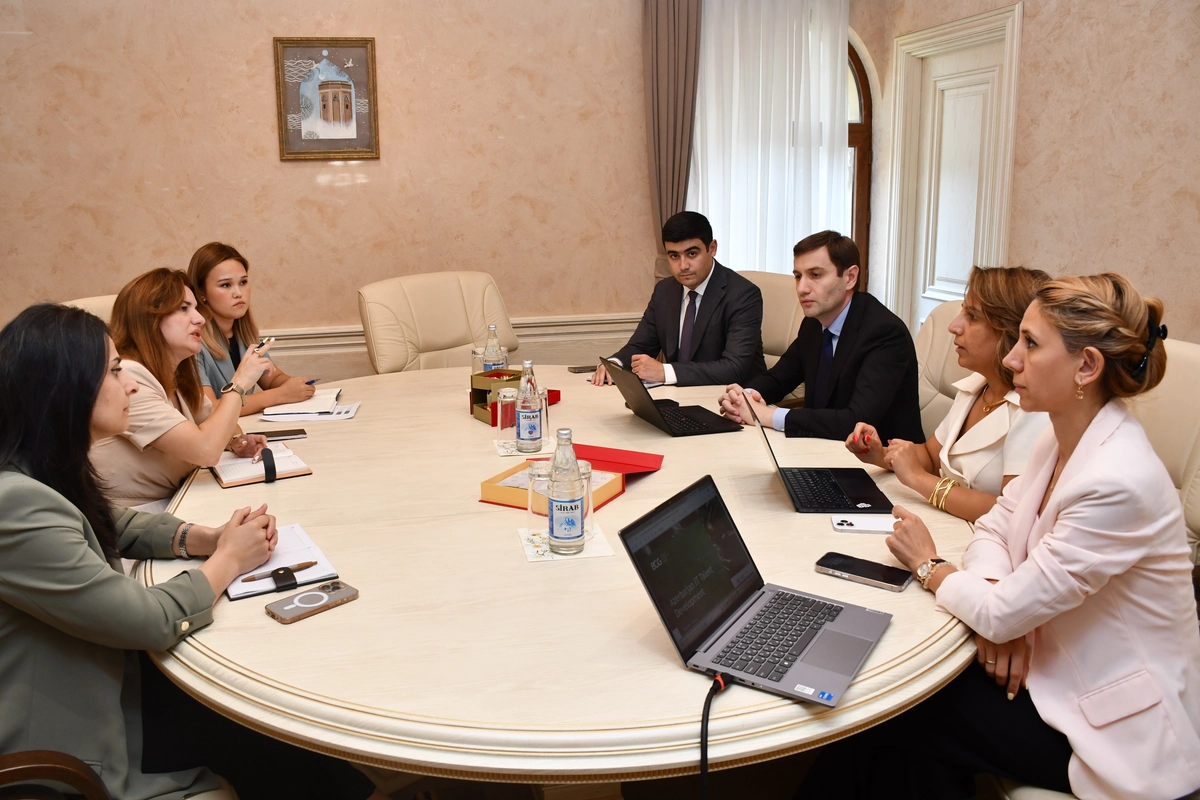 EATDA ilə İRİA nümayəndə heyəti arasında görüş keçirilib 