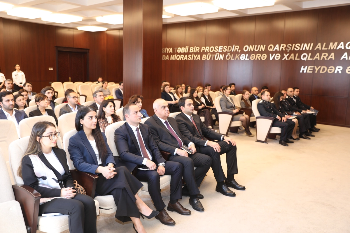 Əcnəbi tələbələrin miqrasiya məsələlərinə dair görüş keçirilib