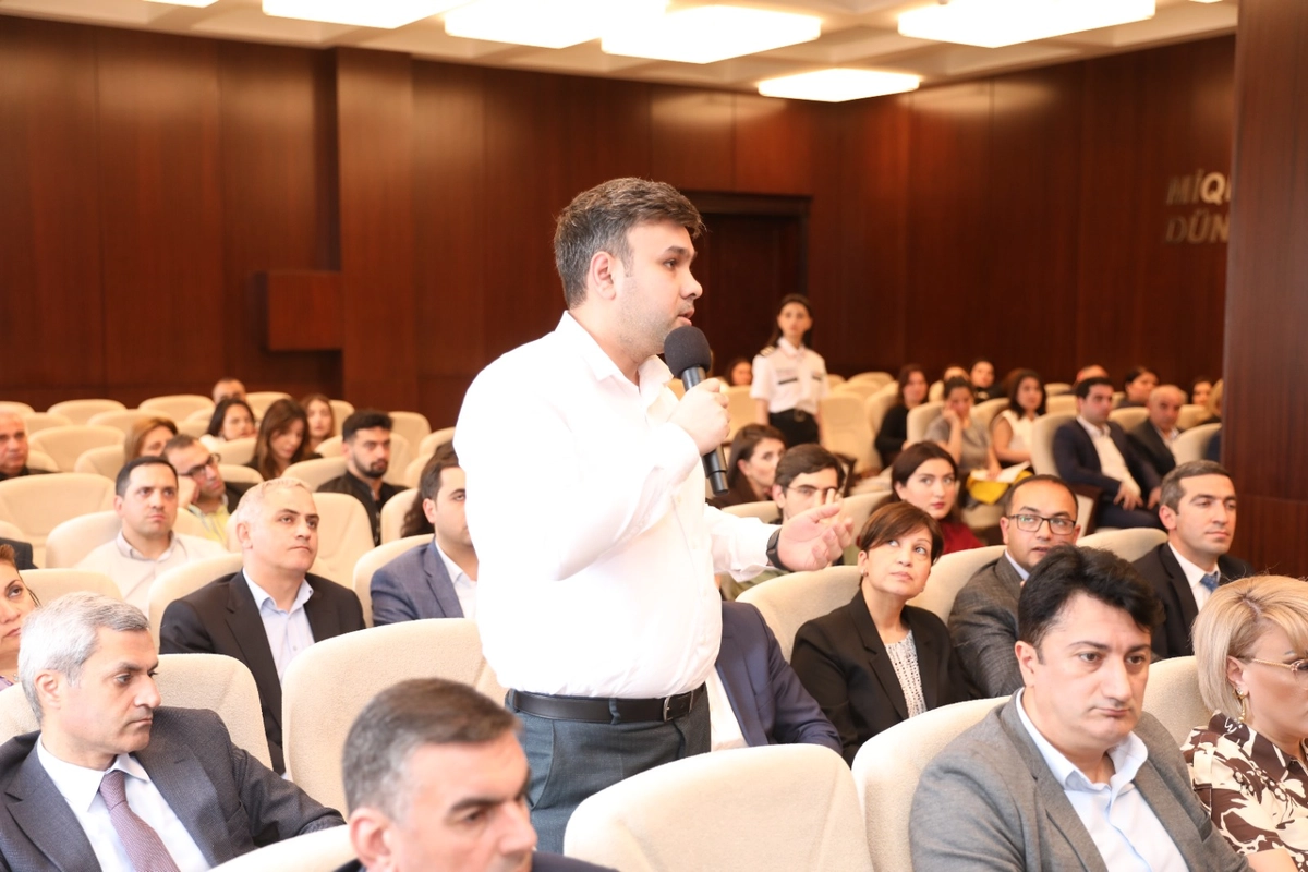 Əcnəbi tələbələrin miqrasiya məsələlərinə dair görüş keçirilib