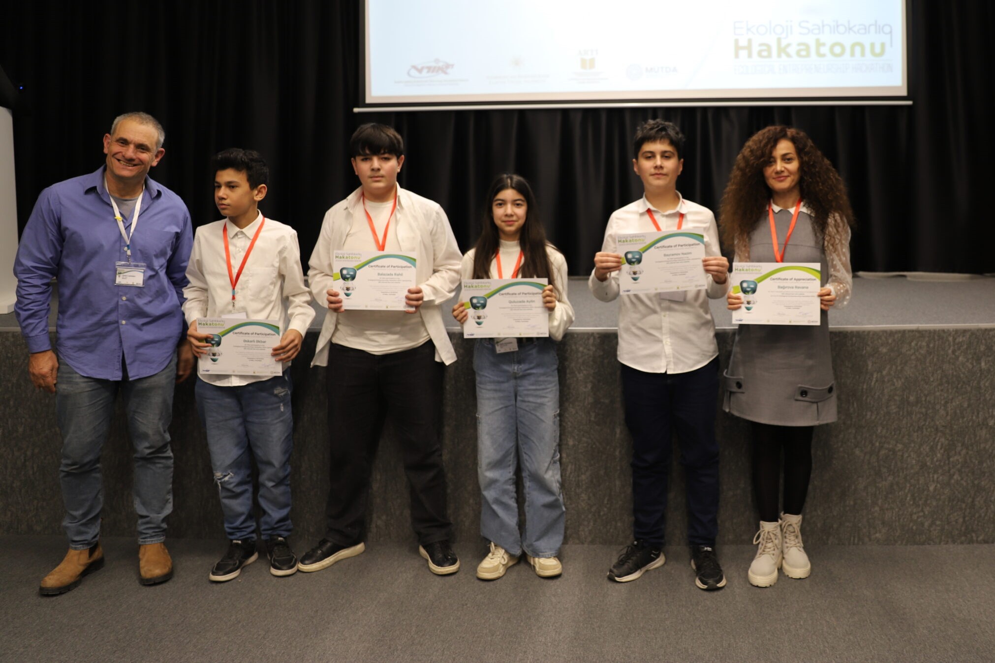 “Ekoloji Sahibkarlıq” hakatonunun qalibləri mükafatlandırılıb 