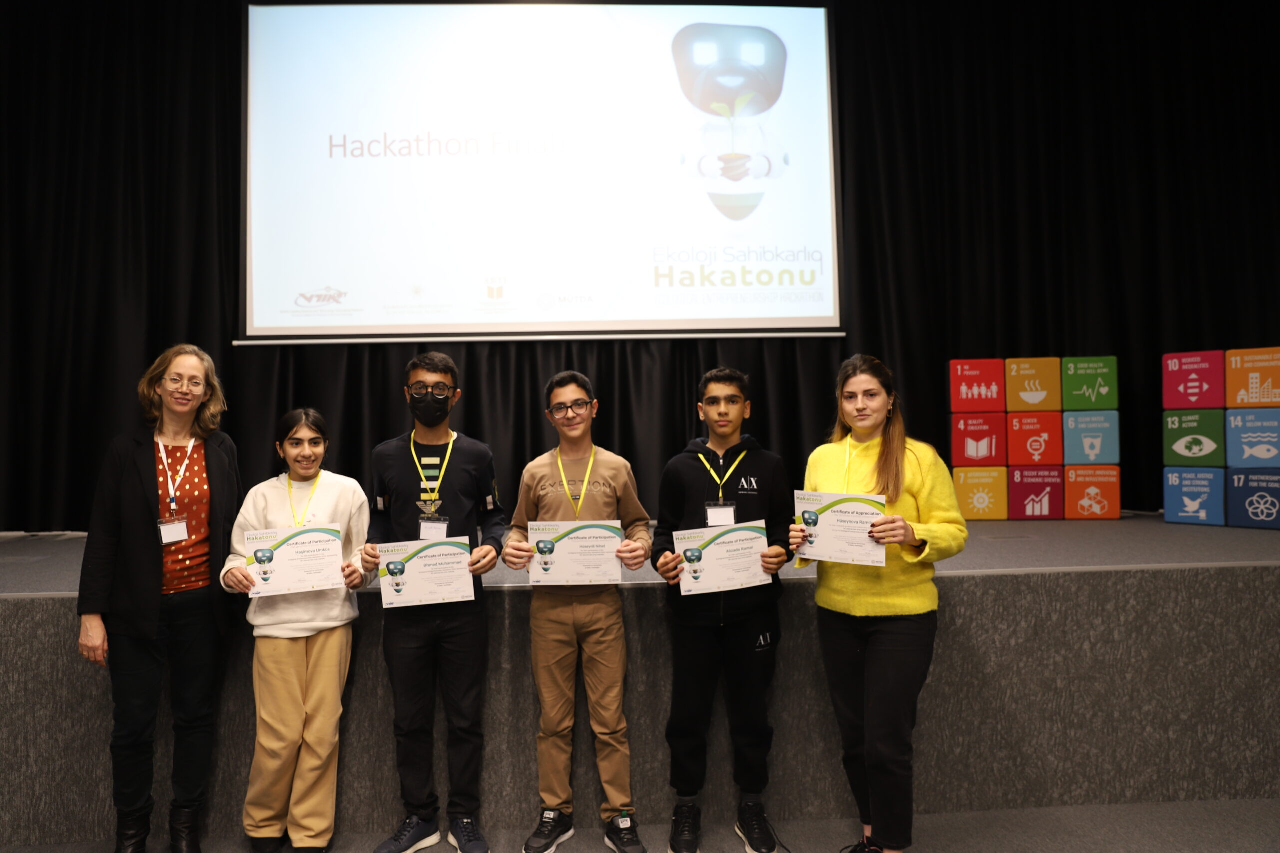 “Ekoloji Sahibkarlıq” hakatonunun qalibləri mükafatlandırılıb
