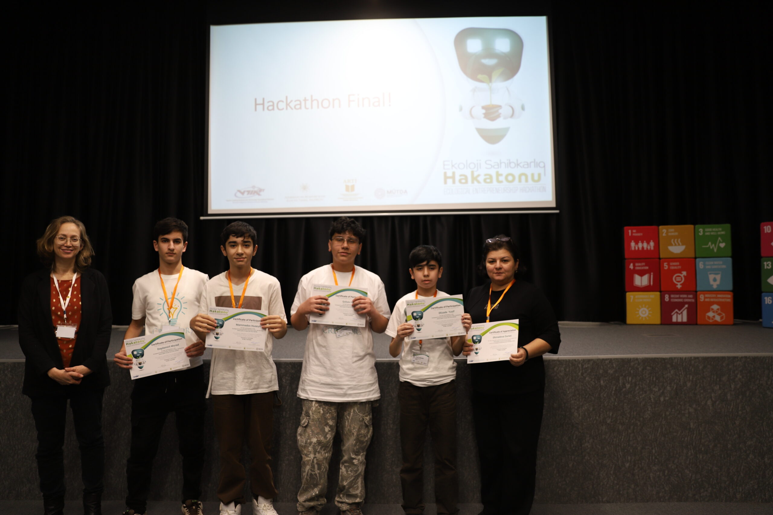 “Ekoloji Sahibkarlıq” hakatonunun qalibləri mükafatlandırılıb