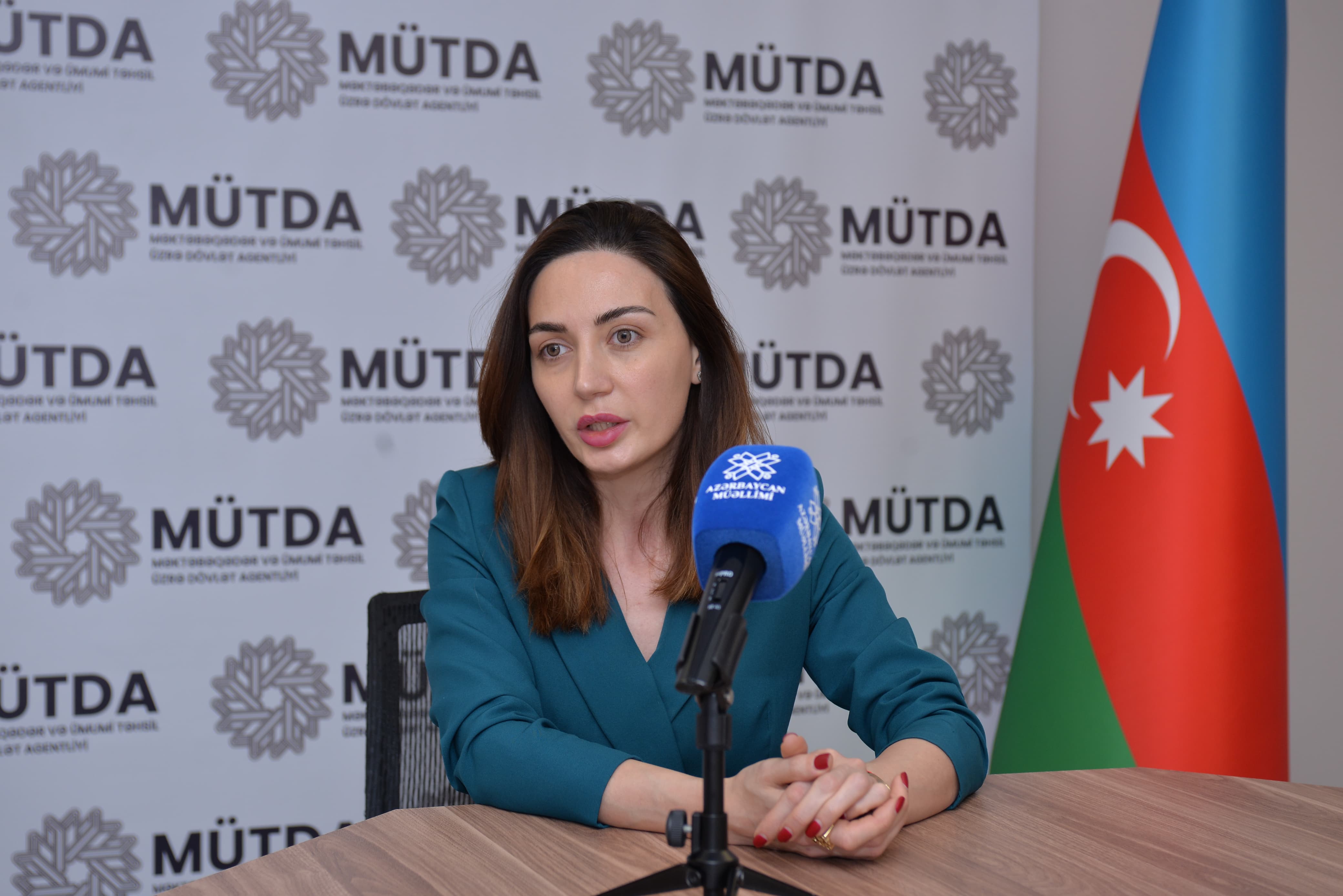 Elektron jurnaldan istifadə edən məktəblərin sayı açıqlanıb 