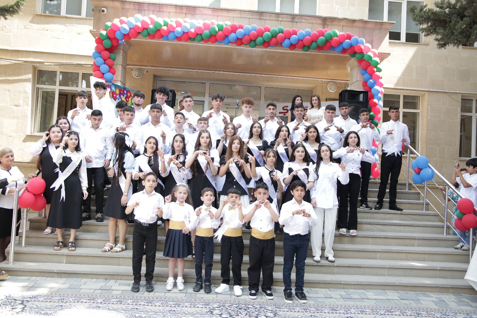 Əlləri və baxışları ilə danışan məzunlar – REPORTAJ