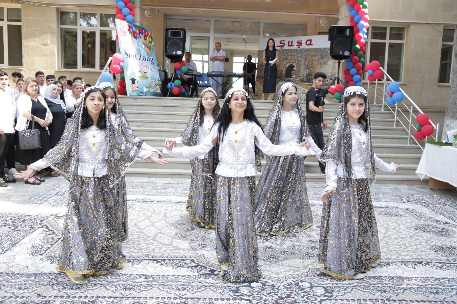 Əlləri və baxışları ilə danışan məzunlar – REPORTAJ