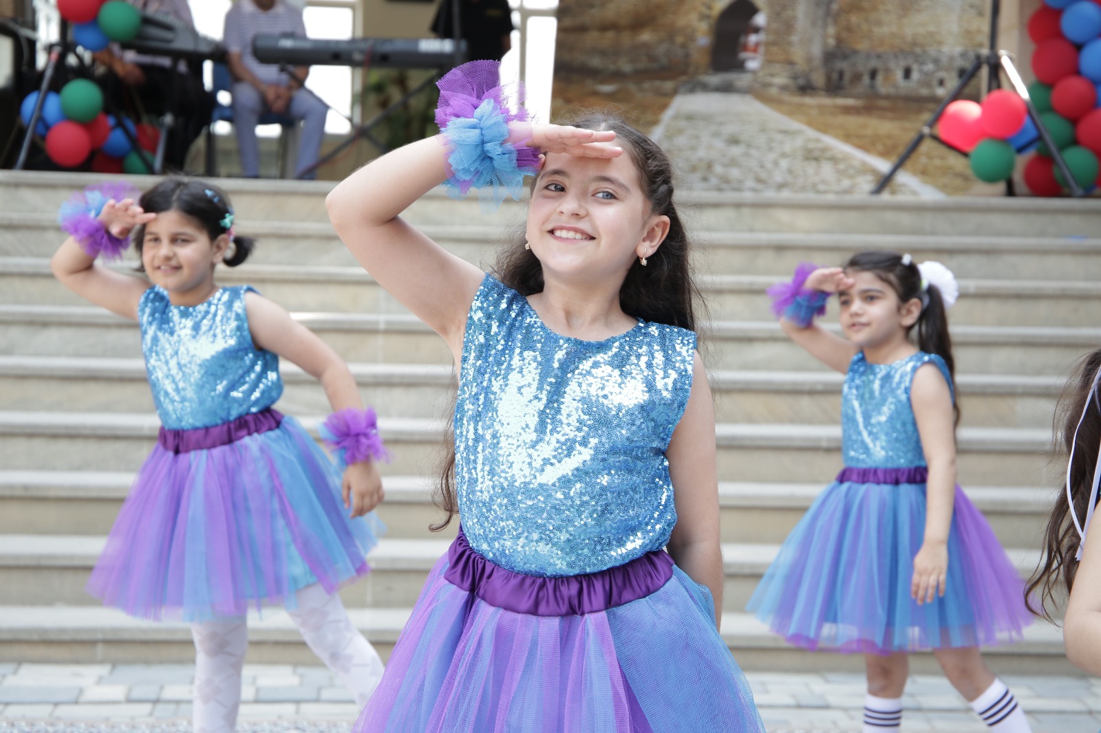 Əlləri və baxışları ilə danışan məzunlar – REPORTAJ