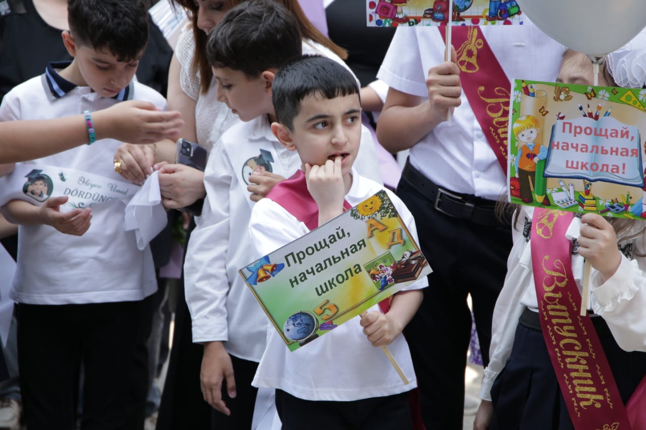 Əlləri və baxışları ilə danışan məzunlar – REPORTAJ