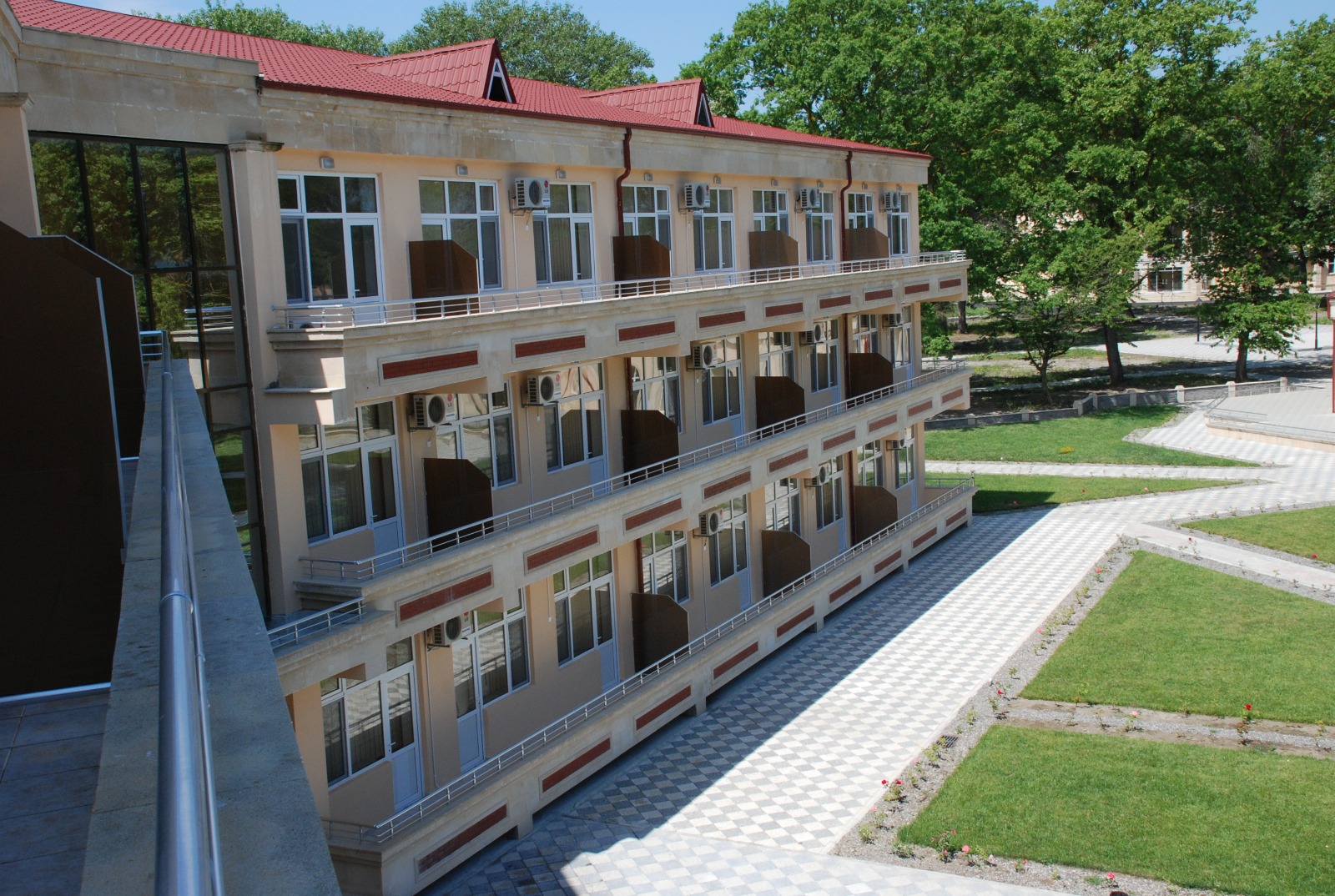 Elm və təhsil işçilərinə 19 minə yaxın yollayış verilib 