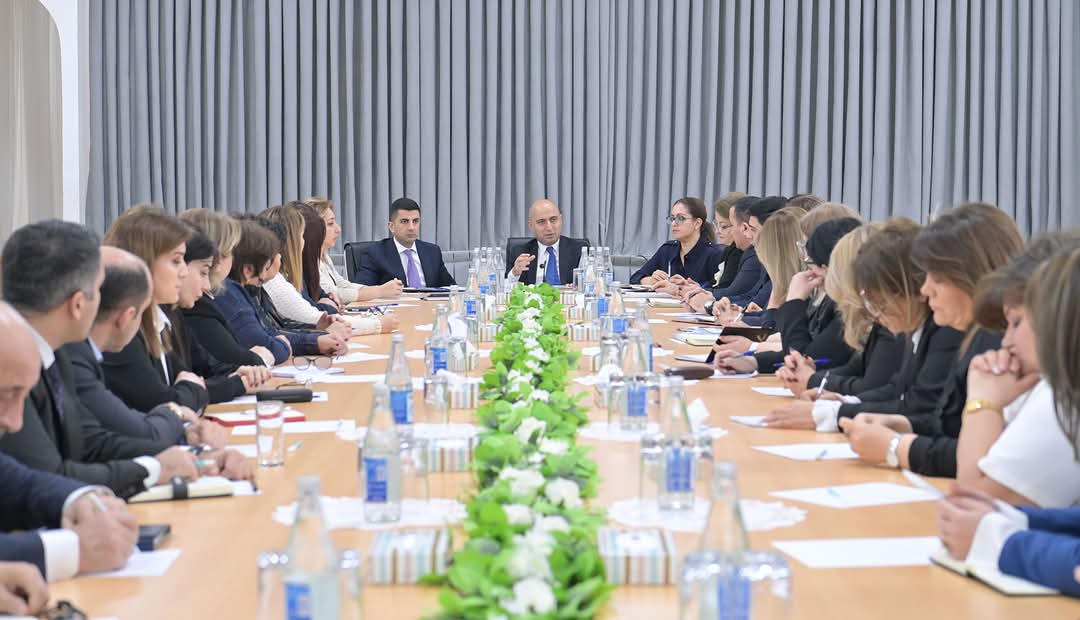 Elm və təhsil naziri daha bir neçə rayonun məktəb direktorları ilə görüşüb 