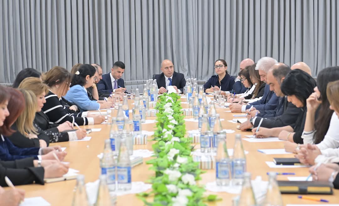 Elm və təhsil naziri daha bir neçə rayonun məktəb direktorları ilə görüşüb