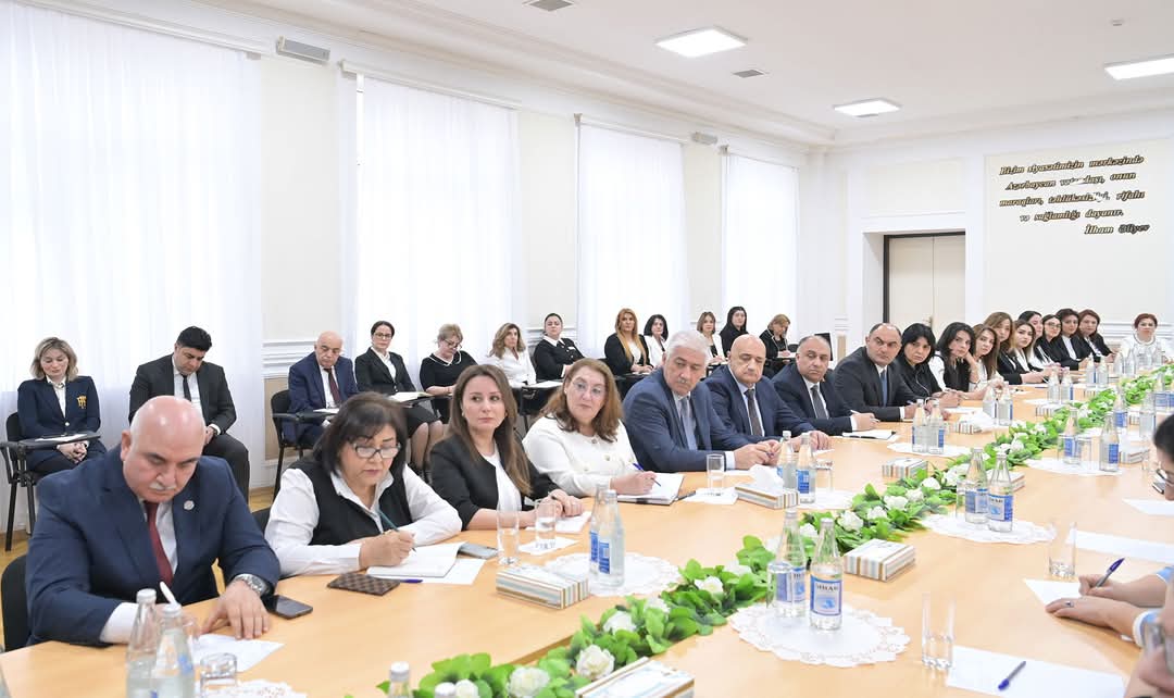 Elm və təhsil naziri daha bir neçə rayonun məktəb direktorları ilə görüşüb