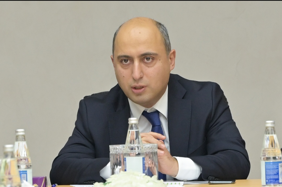 Elm və təhsil naziri məktəb direktorları ilə görüşüb