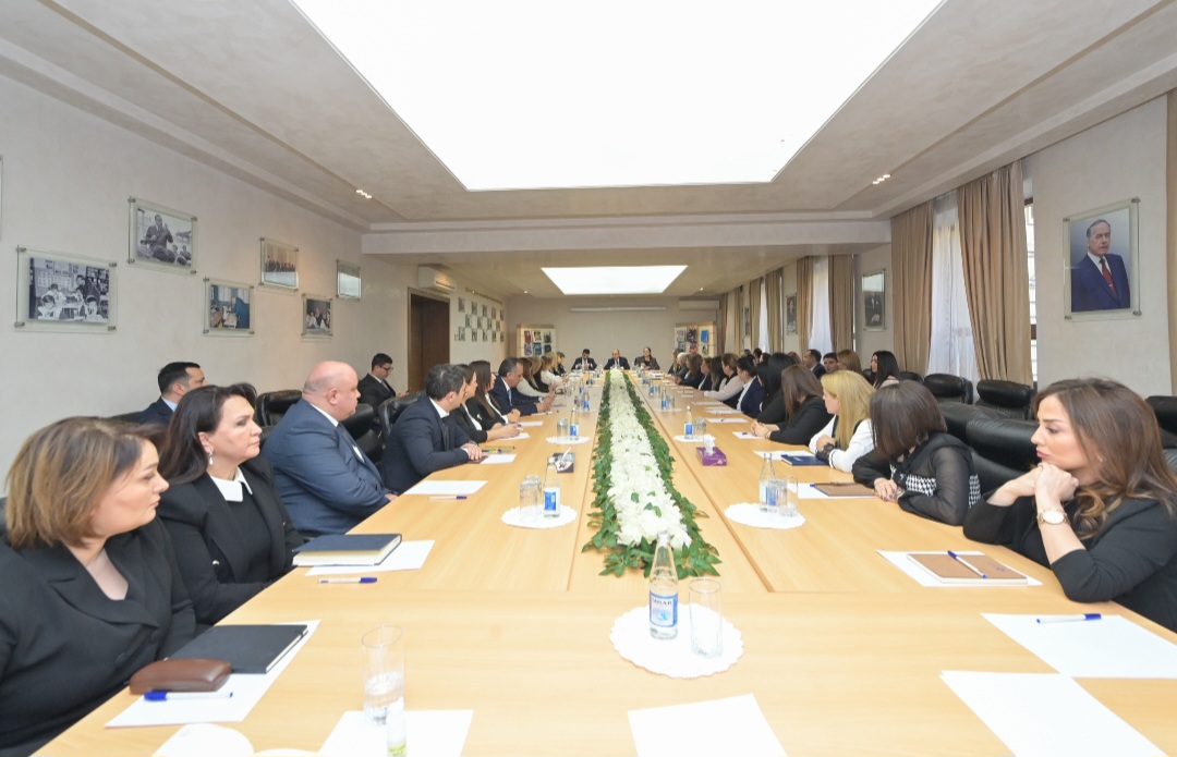 Elm və təhsil naziri məktəb direktorları ilə görüşüb