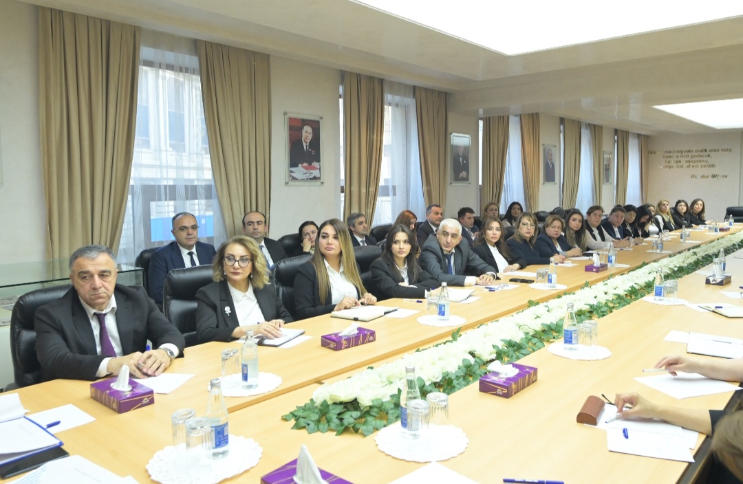 Elm və təhsil naziri məktəb direktorları ilə görüşüb