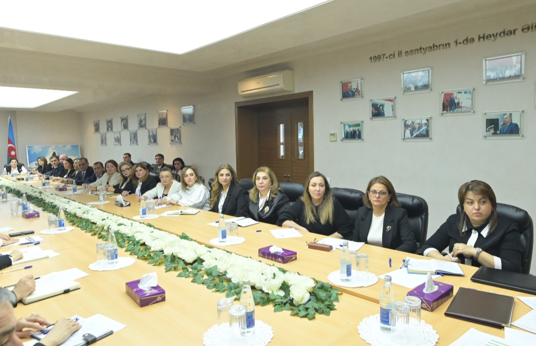 Elm və təhsil naziri məktəb direktorları ilə görüşüb