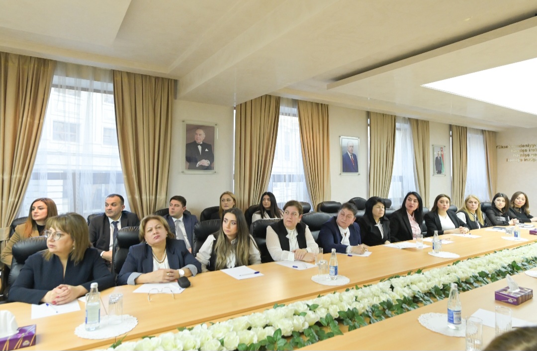 Elm və təhsil naziri məktəb direktorları ilə görüşüb