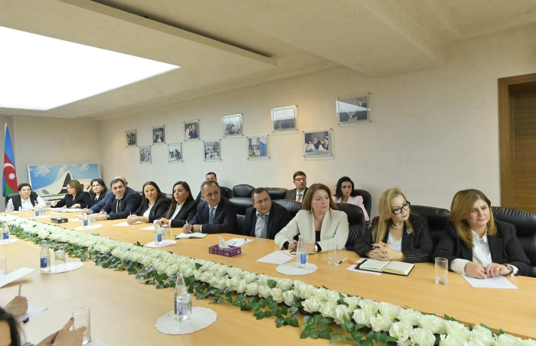 Elm və təhsil naziri məktəb direktorları ilə görüşüb