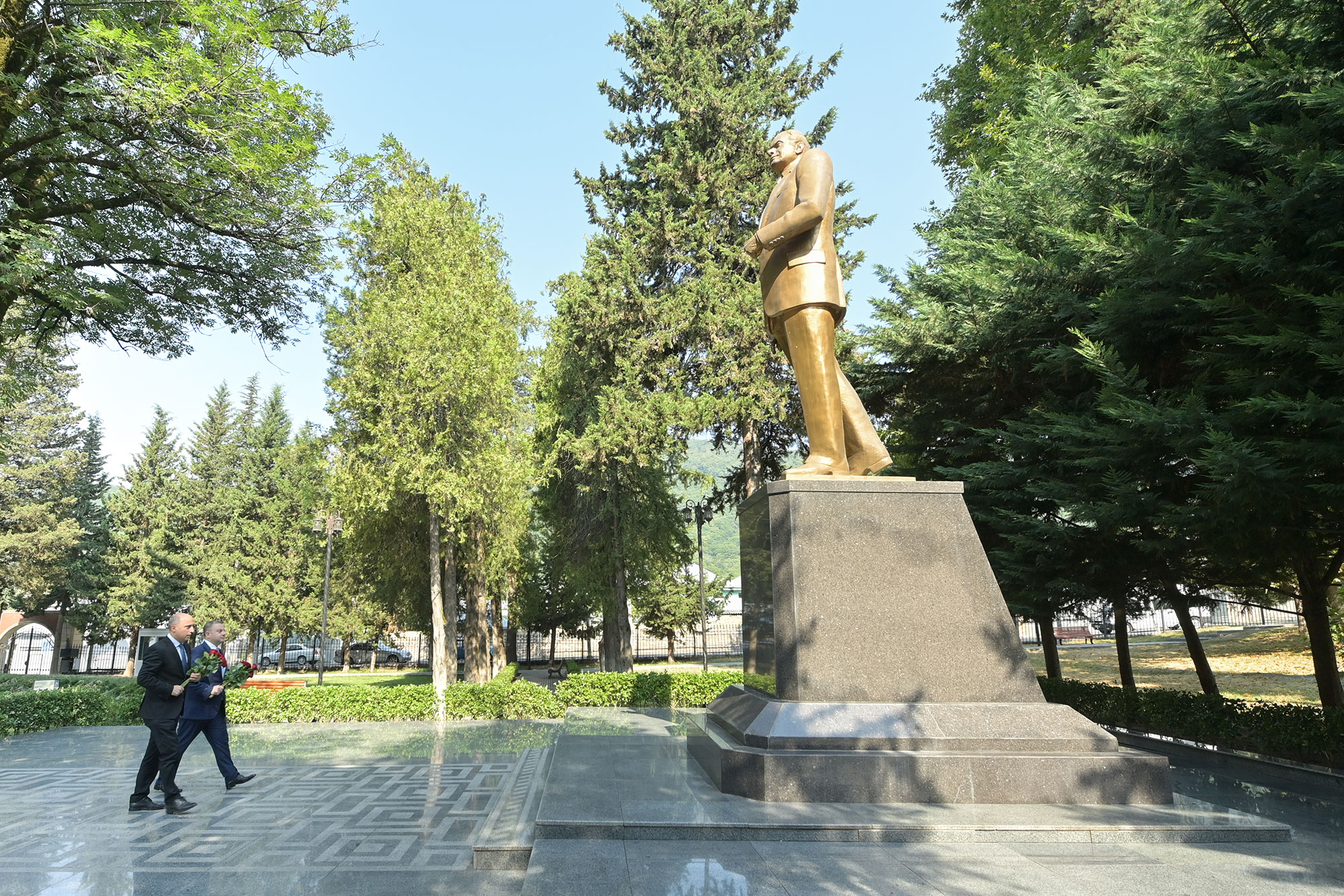 Elm və təhsil naziri Oğuzda vətəndaşları qəbul edib