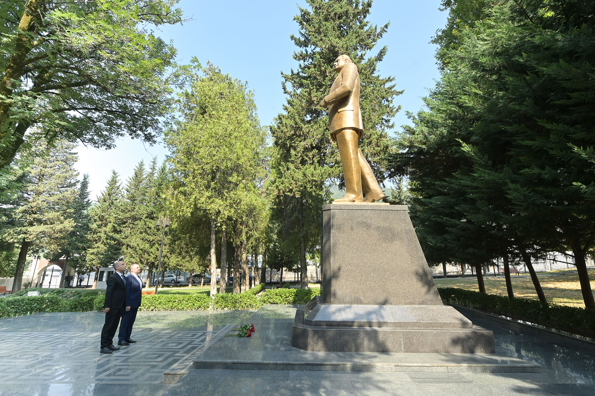 Elm və təhsil naziri Oğuzda vətəndaşları qəbul edib