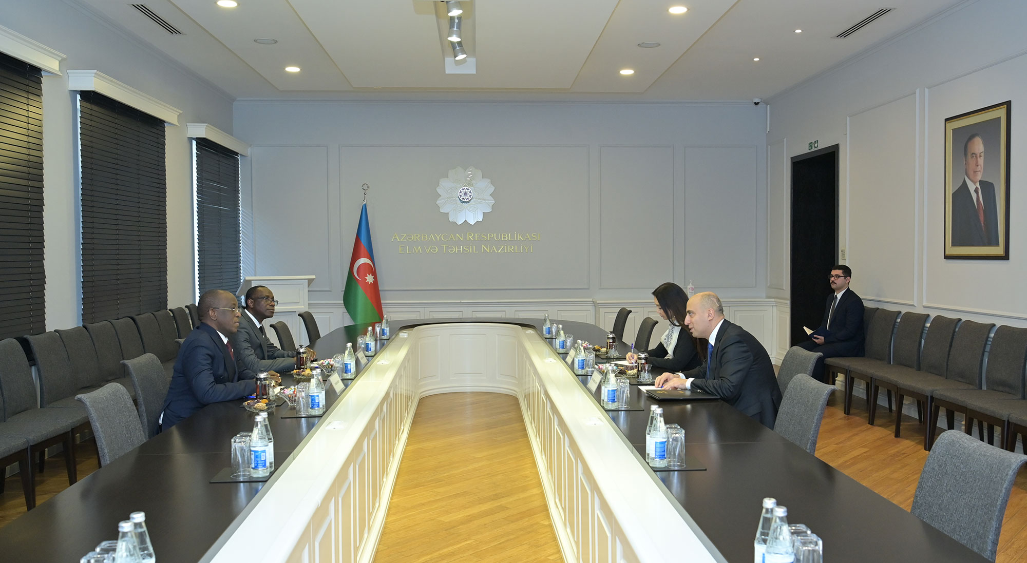 Elm və təhsil naziri Qvineya Respublikasının ölkəmizdəki səfiri ilə görüşüb 