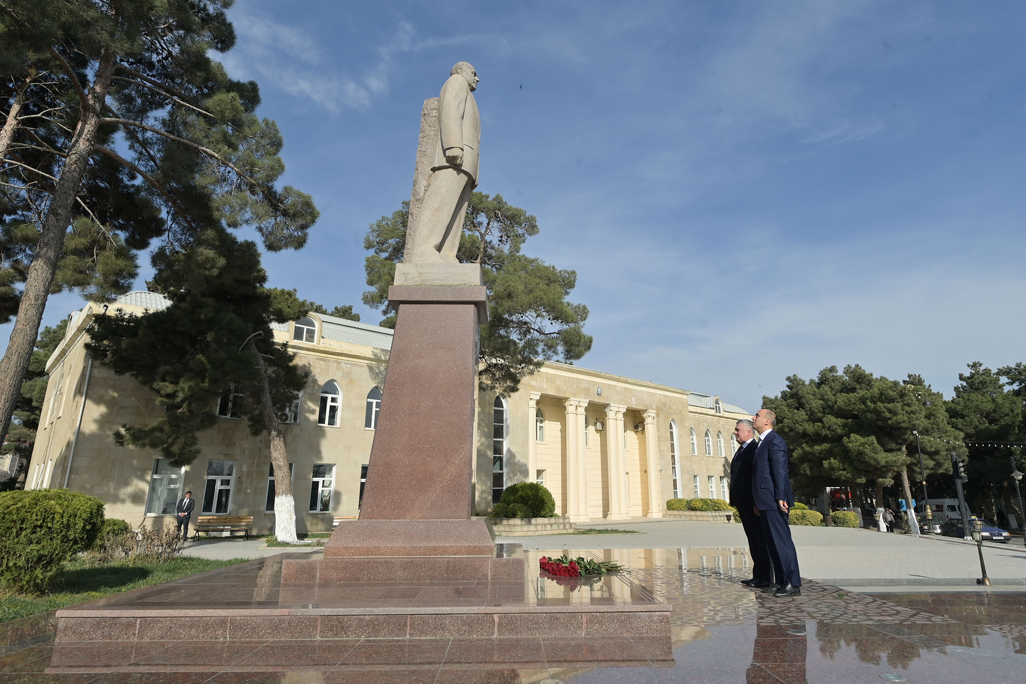 Elm və təhsil naziri Şabranda vətəndaşları qəbul edib