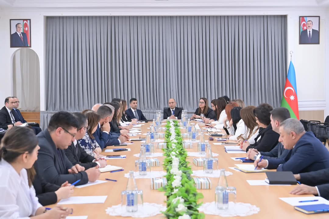 Elm və təhsil naziri Suraxanı rayonunun məktəb direktorları ilə görüşüb 