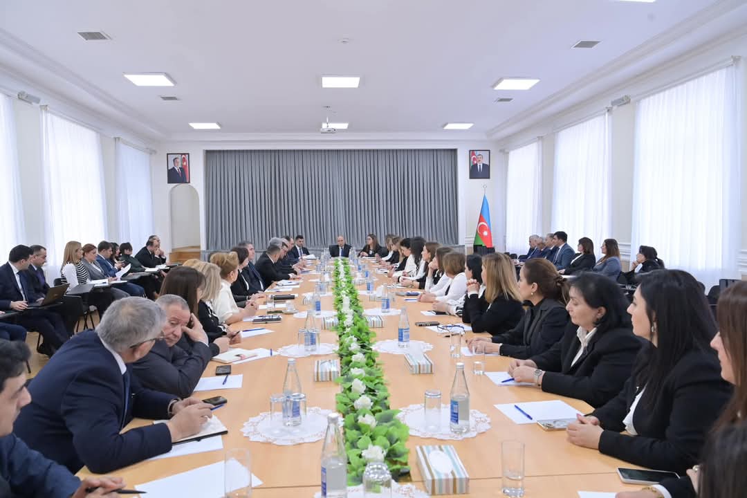 Elm və təhsil naziri Xəzər və Pirallahı rayonlarının məktəb direktorları ilə görüşüb