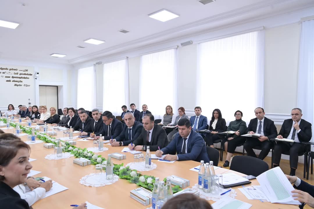 Elm və təhsil naziri Xəzər və Pirallahı rayonlarının məktəb direktorları ilə görüşüb