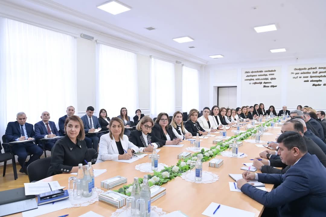 Elm və təhsil naziri Xəzər və Pirallahı rayonlarının məktəb direktorları ilə görüşüb