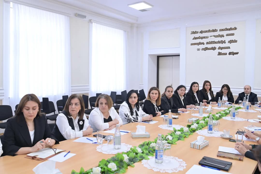 Elm və təhsil naziri Xəzər və Pirallahı rayonlarının məktəb direktorları ilə görüşüb