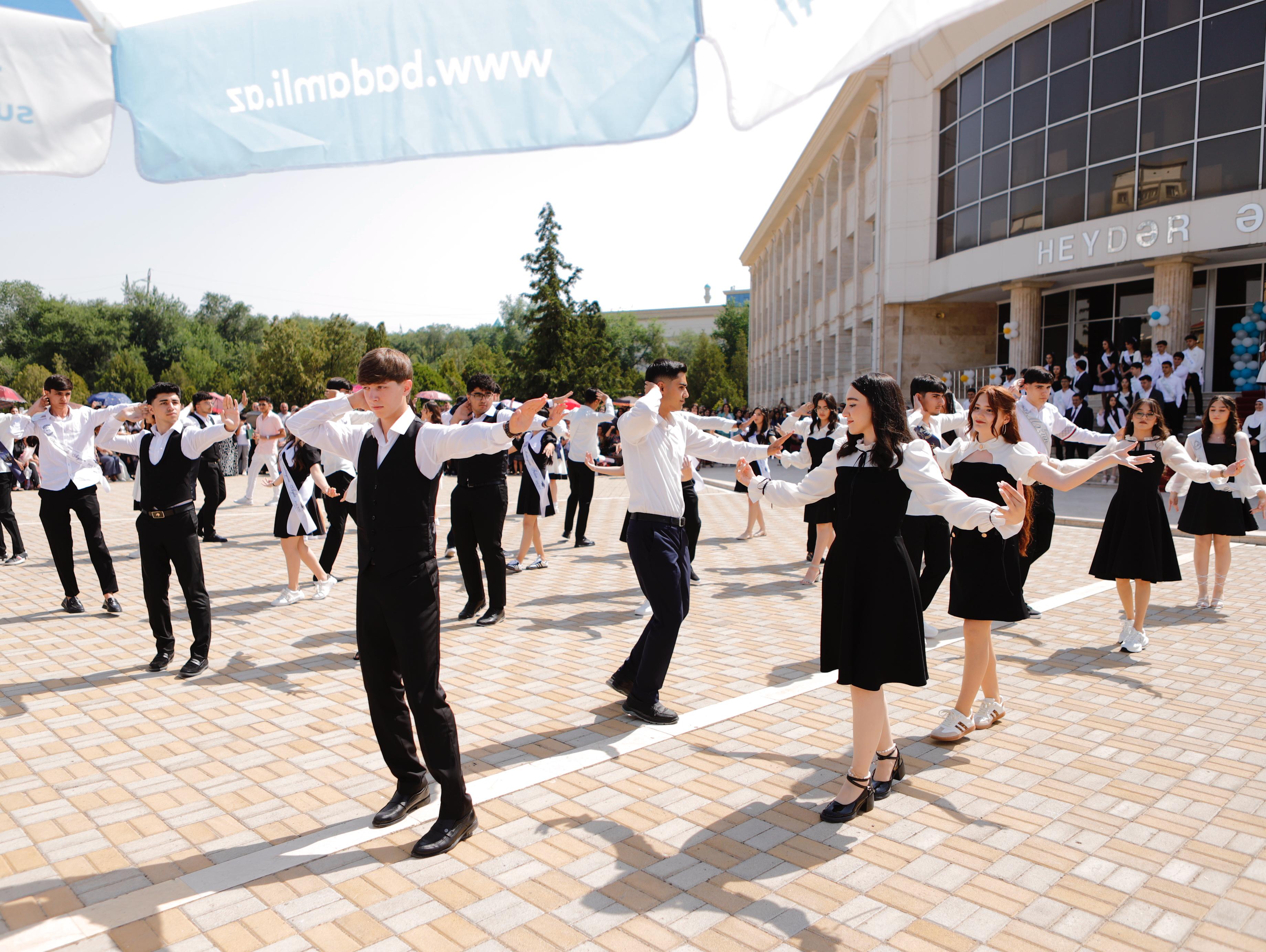Elm və təhsil nazirinin müavini Naxçıvanda "Son zəng" tədbirində iştirak edib